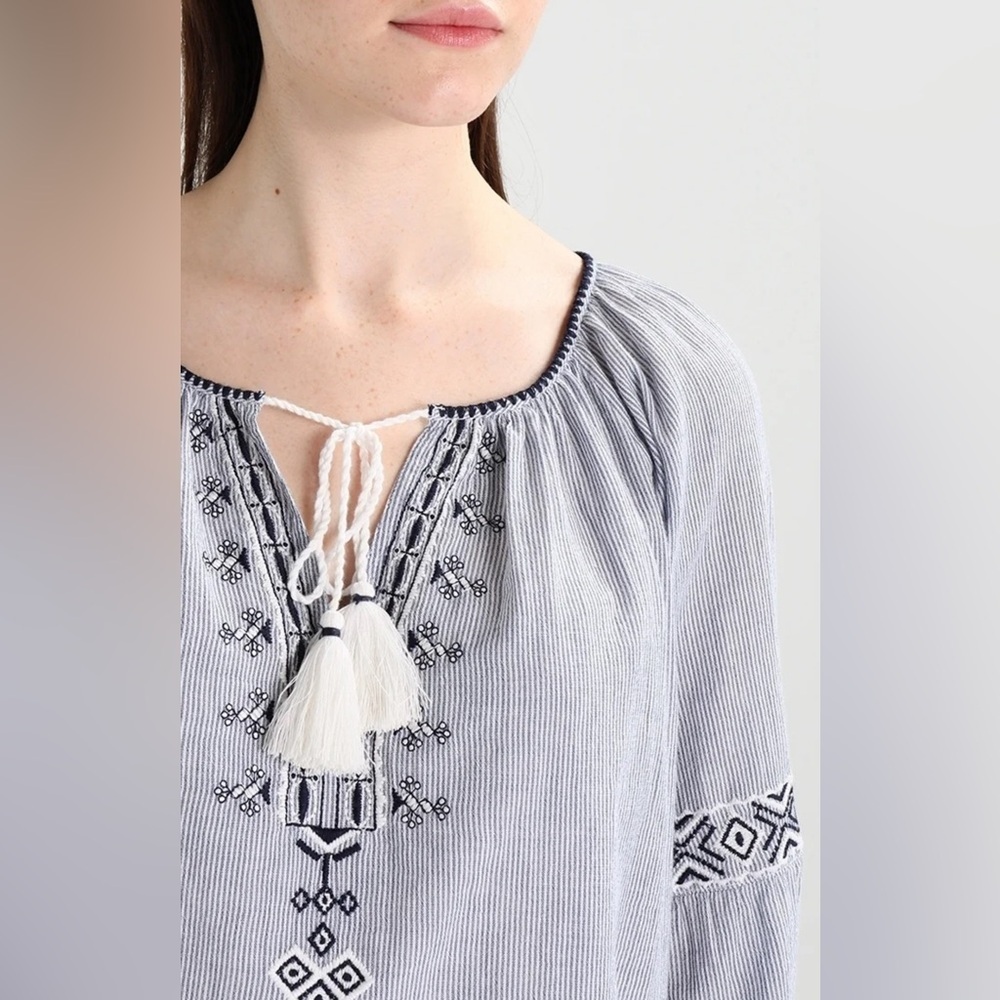 Abercrombie & Fitch Embroidered Blue Women's Top - Picture 3 of 10